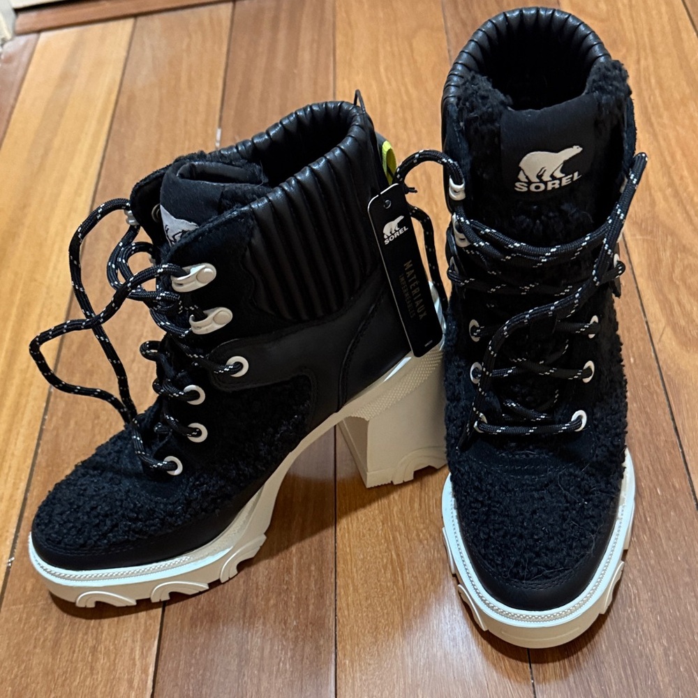 Sorel Women's Black and White Winter Boots
